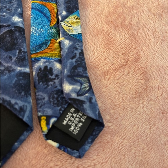 Solomon’s reef Men's Oceanic Fish Design Tie - Picture 8 of 8